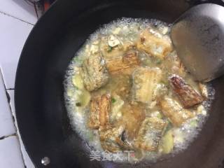 红烧带鱼的做法步骤：15