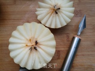 冰糖雪梨盅的做法步骤：2