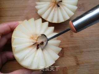 冰糖雪梨盅的做法步骤：3