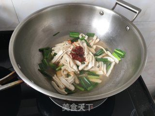 蒜苗辣豆腐的做法步骤：5