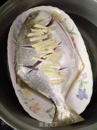 清蒸豆豉昌鱼的做法步骤：1