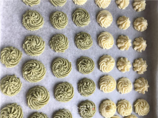抹茶牛油小花的做法步骤：5