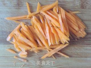 胡萝卜炒刀豆的做法步骤：1