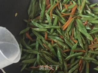 胡萝卜炒刀豆的做法步骤：9