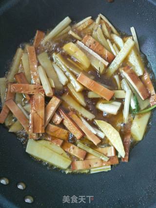 土豆炒豆干的做法步骤：6