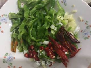 青椒土豆丝的做法步骤：2