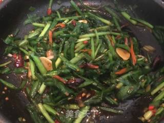 韭菜炒辣椒的做法步骤：4
