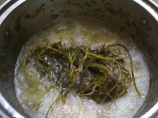 鸡骨草煲猪小肚的做法步骤：7