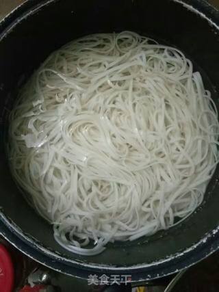 黑椒牛柳面的做法步骤：2