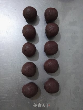 红豆馅广式月饼的做法步骤：7