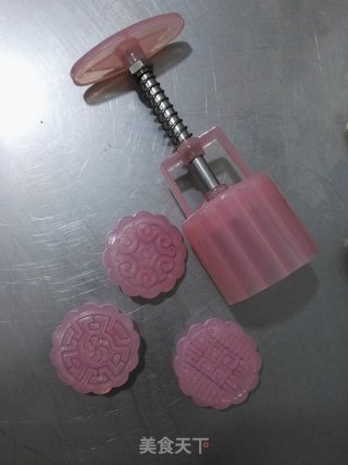 红豆馅广式月饼的做法步骤：12