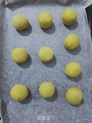 红豆馅广式月饼的做法步骤：13