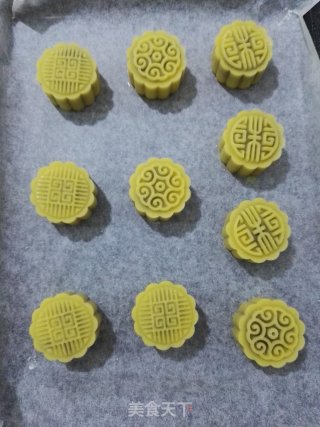 红豆馅广式月饼的做法步骤：14
