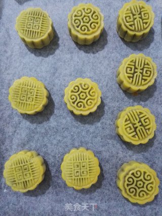 红豆馅广式月饼的做法步骤：16