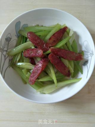 西芹炒腊肠的做法步骤：8