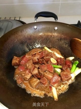 喷香的红烧牛肉土豆的做法步骤：3
