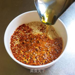 芝麻辣椒油的做法步骤：6
