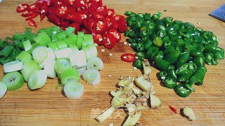 椒麻兔丁的做法步骤：3