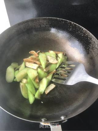 清爽丝瓜豆腐干的做法步骤：7