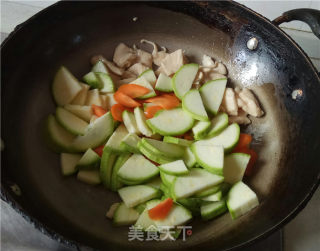 西葫芦炒鸡胸肉的做法步骤：6