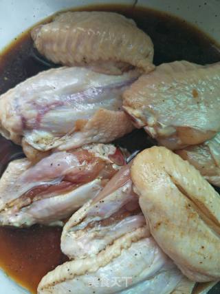 飘香鸡翅的做法步骤：1