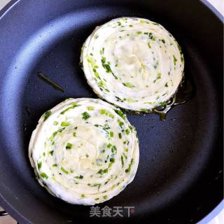 蛋香葱花饼的做法步骤：9