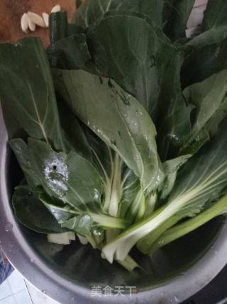 酱油菜的做法步骤：1