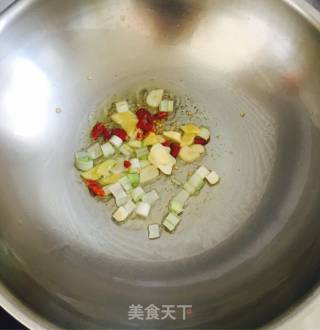 眉豆炒虾酱的做法步骤：5