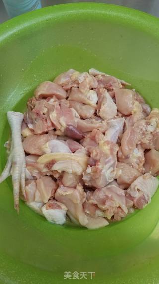 奥尔良炸鸡的做法步骤：1
