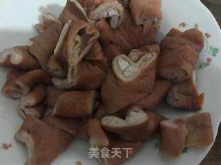 炒肥肠的做法步骤：1