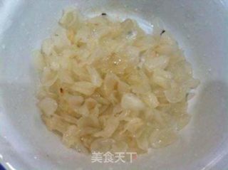 百合银耳滋阴补肾汤的做法步骤：3