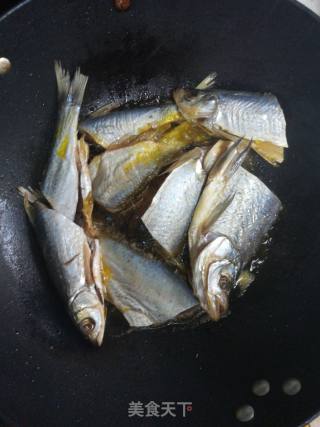 香煎风干鱼的做法步骤：1