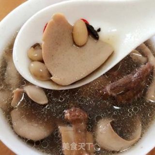猪肾杜仲汤的做法步骤：5