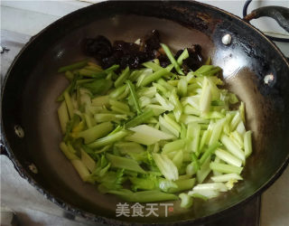 西芹百合的做法步骤：7