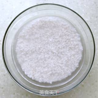 广式腊肠煲仔饭的做法步骤：1
