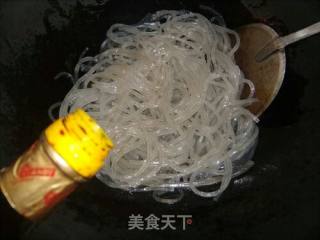 粉丝炒鹌鹑蛋的做法步骤：4