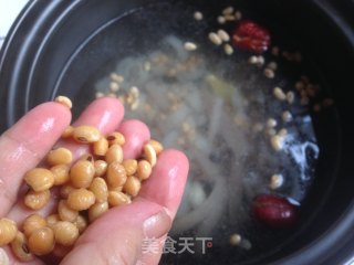黄豆猪皮汤的做法步骤：7