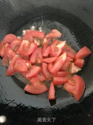 番茄莲藕菌菇牛肉面的做法步骤：3