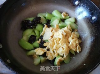 丝瓜木耳炒鸡蛋的做法步骤：8