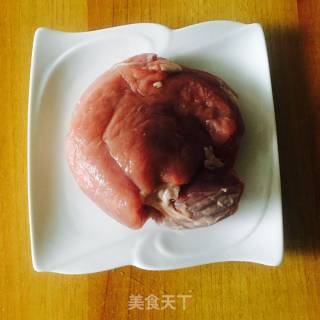 白菜猪肉饺子(附切法和包法）的做法步骤：1