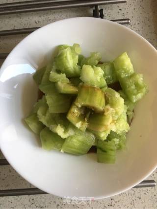 蒜茸拌黄瓜的做法步骤：3