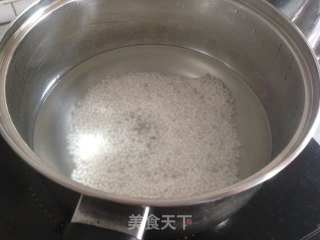 牛奶蜜红豆西米露的做法步骤：2