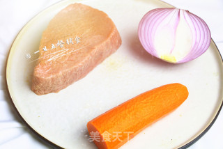 胡萝卜牛肉丸子 宝宝辅食，洋葱+ 鸡蛋+柠檬的做法步骤：1