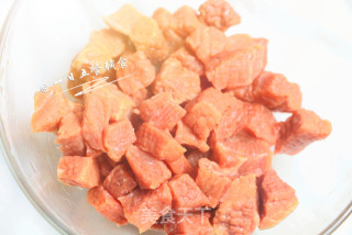 胡萝卜牛肉丸子 宝宝辅食，洋葱+ 鸡蛋+柠檬的做法步骤：2