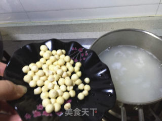 鸡头米百合粥的做法步骤：3