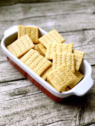 盐奶苏打饼干的做法步骤：15