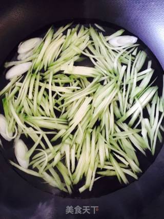 无油丝瓜虾皮鸡蛋汤的做法步骤：7