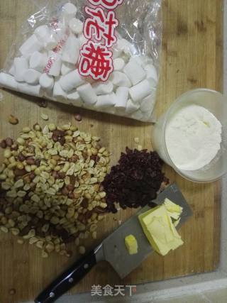 花生蔓越莓牛轧糖的做法步骤：1