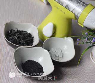 润燥木耳汤的做法步骤：1