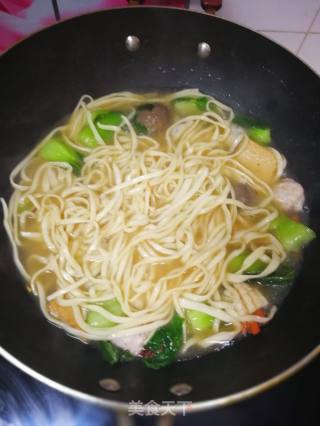 青菜鱼丸鸡蛋面的做法步骤：5